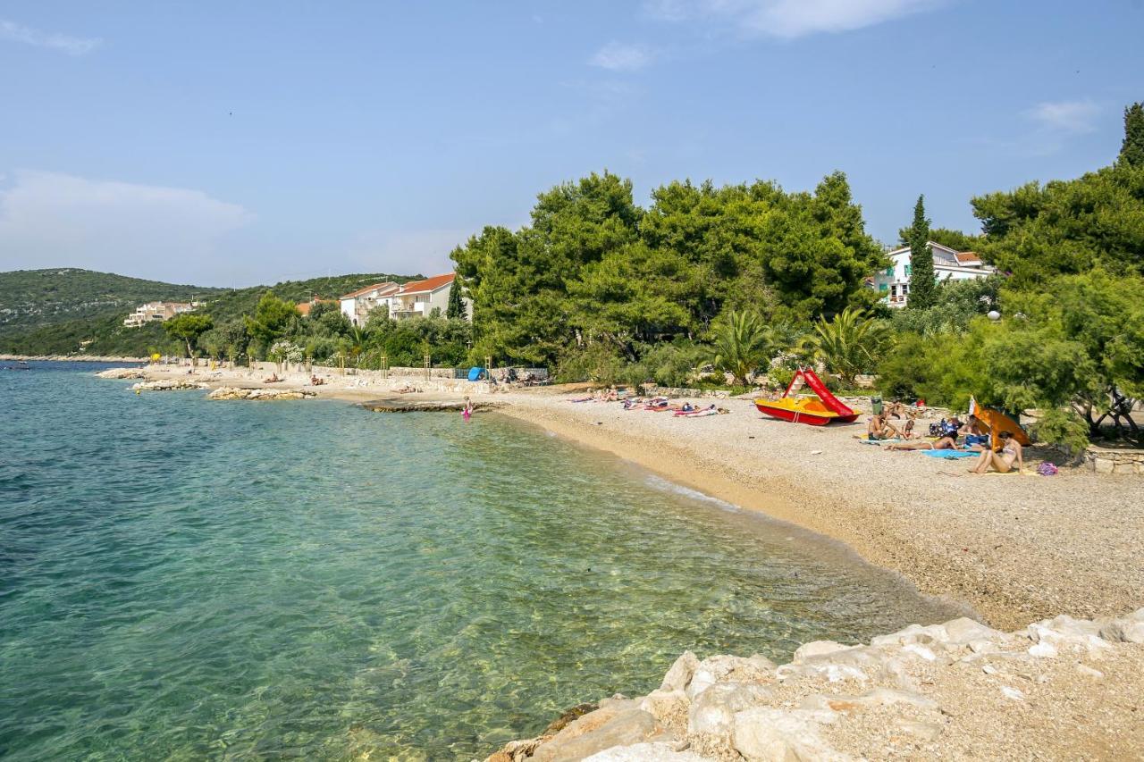 Apartments By The Sea Maslinica, Solta - 14748 Экстерьер фото