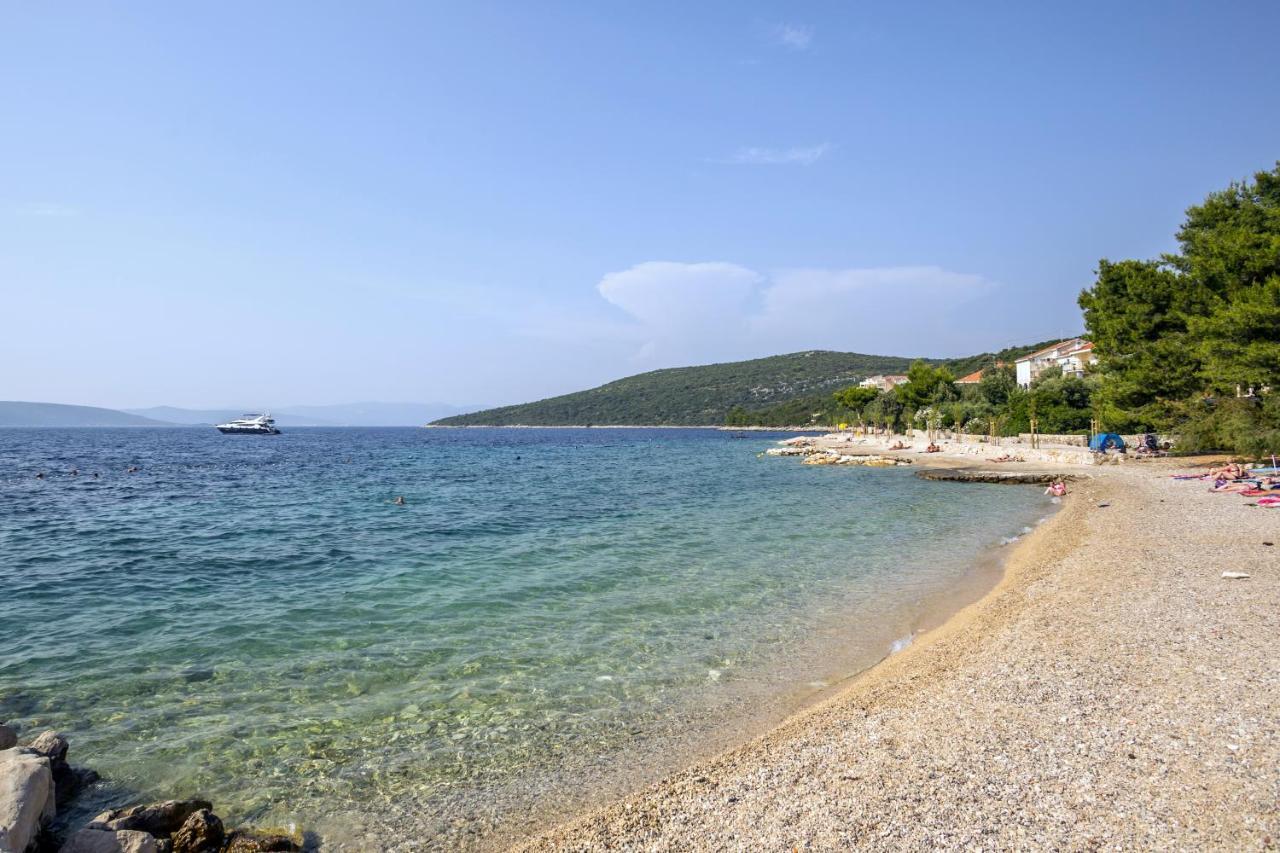 Apartments By The Sea Maslinica, Solta - 14748 Экстерьер фото