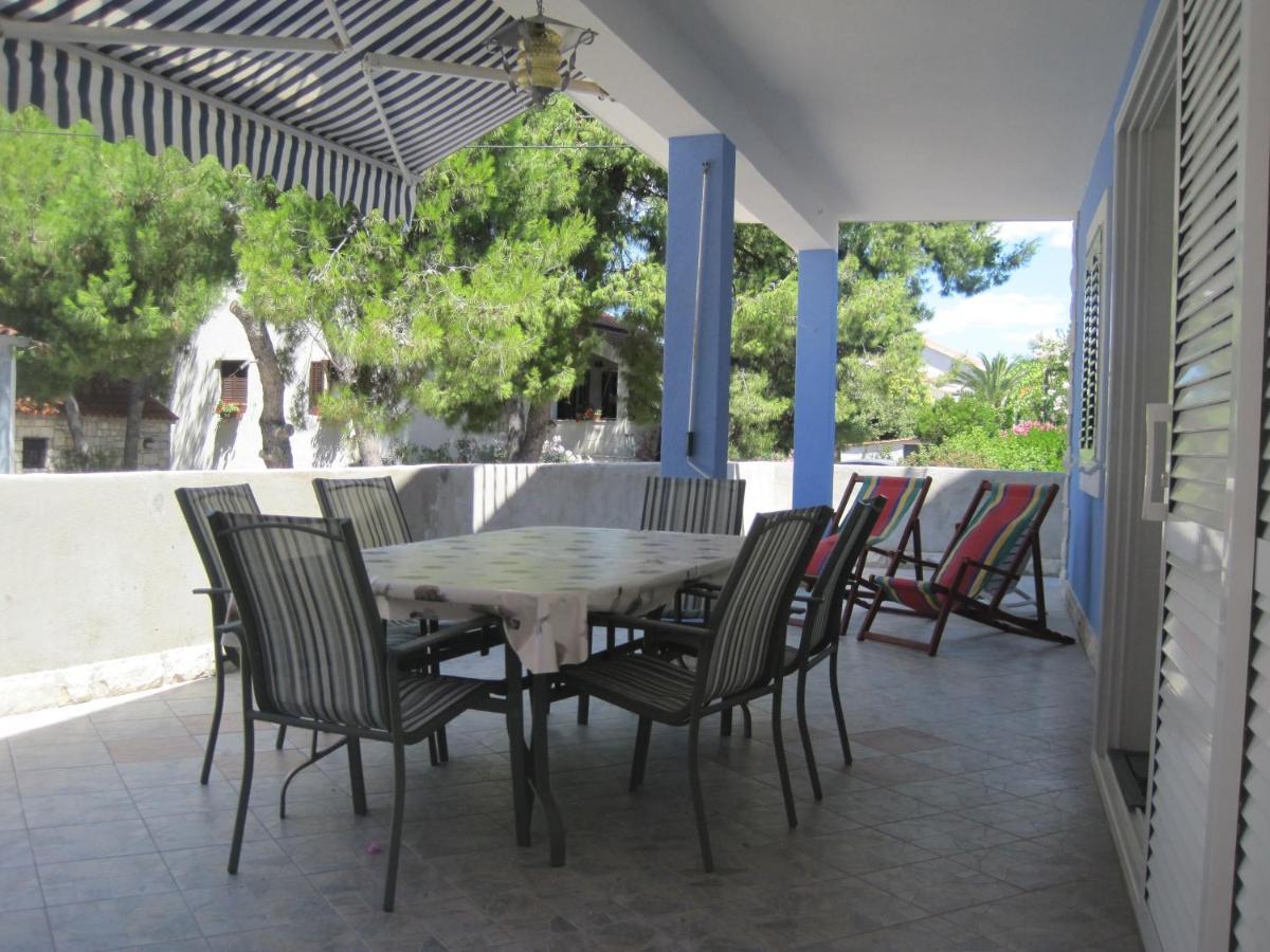 Apartments By The Sea Maslinica, Solta - 14748 Экстерьер фото